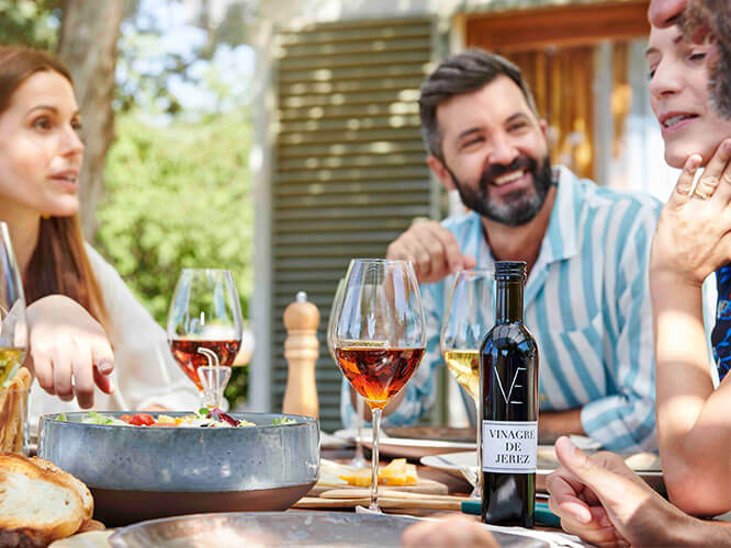 Los Vinos y Vinagres de Jerez lanzan la campaña “¿Y si descubres por qué somos únicos?”